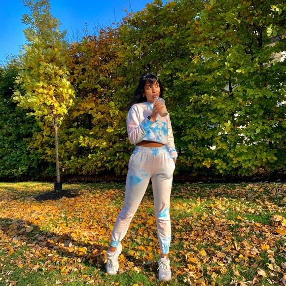 FRANKIE’S BIKINIS Set - Sweatsuit in Tie Dye - Picture 2 of 6